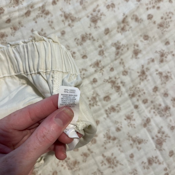 Aerie Women's Tan Shorts - Picture 4 of 6